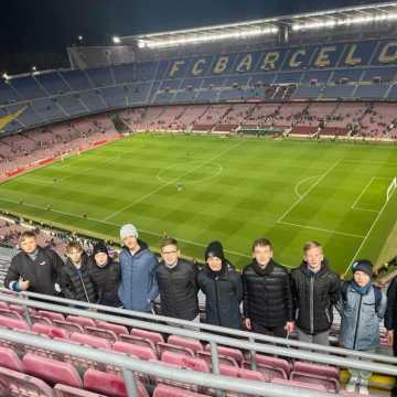 Młodzi piłkarze RAP Radomsko na meczu FC Barcelona – Getafe