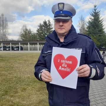 Policjanci z Radomska wspierają 10-letnią Amelkę