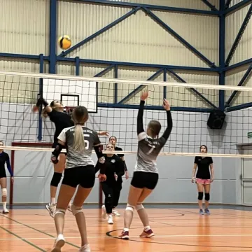 Inauguracyjne spotkania ligi siatkówki kobiet w Radomsku