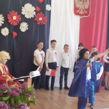 Lekcja historii dla młodego pokolenia w PSP nr 5 w Radomsku