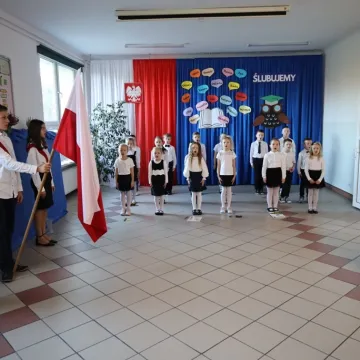 Pierwszoklasiści z PSP 10 w Radomsku złożyli ślubowanie