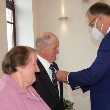 Złoci Małżonkowie uhonorowani medalami