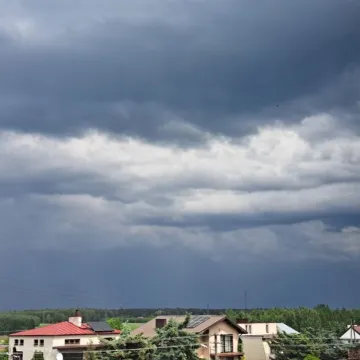 Grzmi, ulewnie pada nad Radomskiem