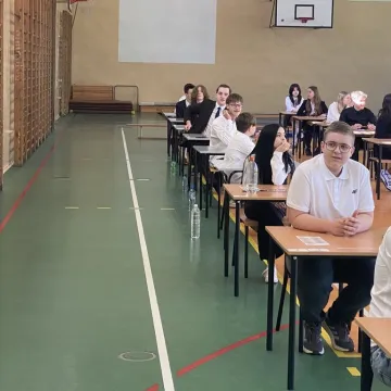 Polski na pierwszy ogień. Ósmoklasiści zaczynają egzaminy