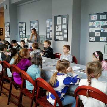 Warsztaty tworzenia ozdób choinkowych w Muzeum Regionalnym w Radomsku