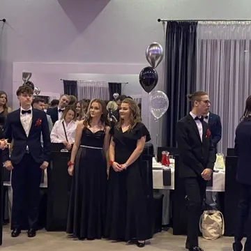 Szampańska zabawa studniówkowa ZSE w Radomsku