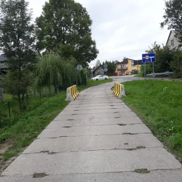 Bariery bronią mostu w Krzętowie