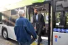 Dzień bez samochodu: prezydent przyjechał do pracy autobusem