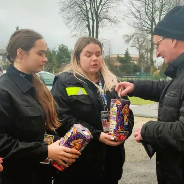 Druhowie z Kietlina kwestują na rzecz radomszczańskiego sztabu WOŚP