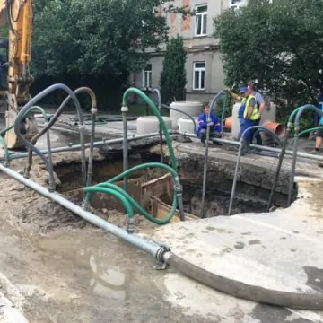 Dziura na ul. Krasickiego w naprawie