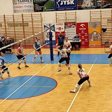 Historyczny moment. Siatkarki Volley Radomsko odnoszą pierwsze zwycięstwo w III lidze