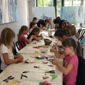 Warsztaty tworzenia biżuterii w MDK