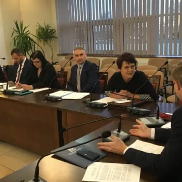 Trudne początki radnych powiatowych