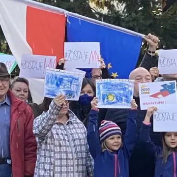 Prounijna manifestacja w Radomsku: „Zostajemy”, „Zostajemy”!