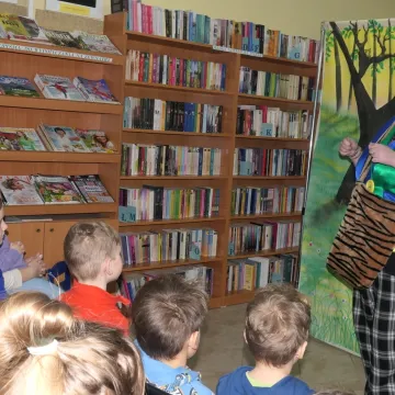 Teatr „Maska” w bibliotece w Strzałkowie