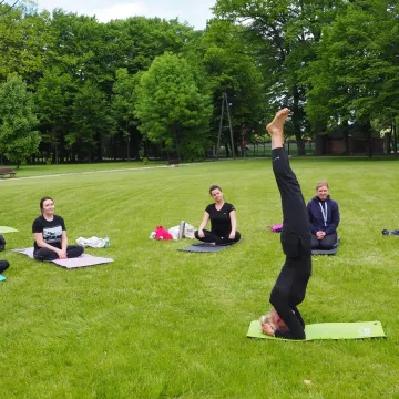 Mamy ćwiczyły jogę