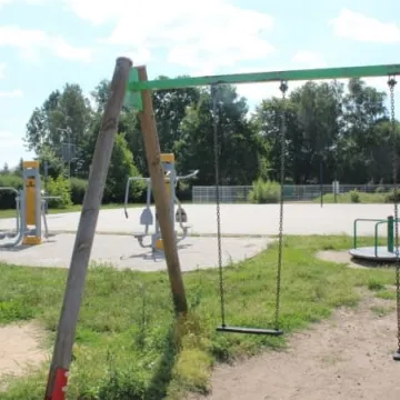 Sprawdzili jak wyglądają place zabaw w Radomsku