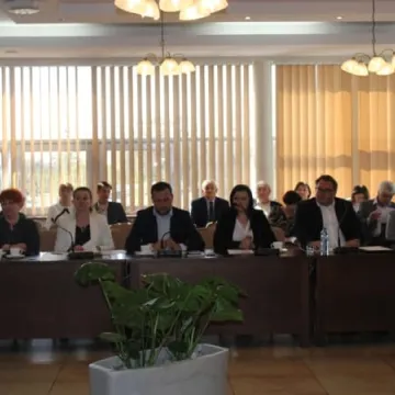 Spór wokół sprzedaży budynku przy al. Jana Pawła II w Radomsku