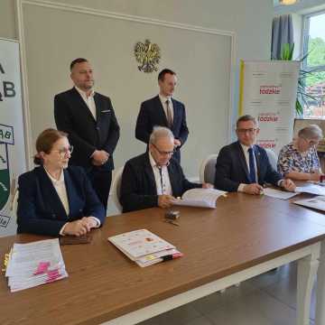 Gminy powiatu radomszczańskiego dostały pieniądze na budowę dróg dojazdowych do gruntów rolnych
