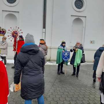 [WIDEO] Orszak Trzech Króli 2025 w Radomsku. „Kłaniajcie się królowie!”