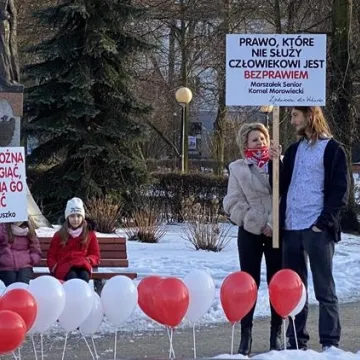 „Zjednoczeni dla Wolności” protestowali w Radomsku przeciwko rządowym obostrzeniom
