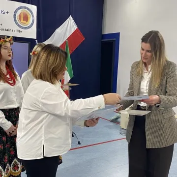 Certyfikaty wręczone, krakowiak zatańczony. Projekt Erasmus w 2 LO podsumowany