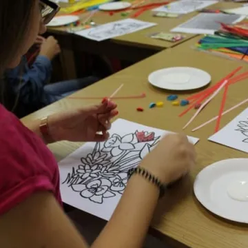 Warsztaty quillingu w bibliotece