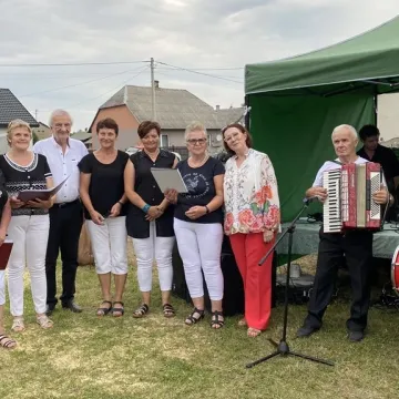 W Sudzinku otwarto nową drogę. Wstęgę przecinał m.in. wicemarszałek Sejmu RP