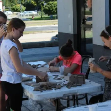 Ruszył maraton lepienia domków