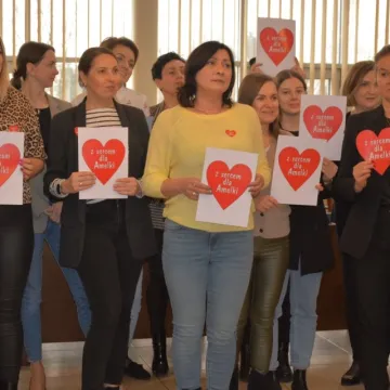 „Z sercem dla Amelki”. Charytatywna akcja radomszczańskiego starostwa