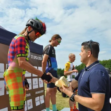 Sportowy weekend na Górze Kamieńsk. Kilkuset zawodników na starcie MTB