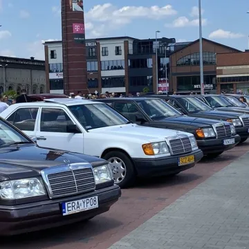 Klasyki zaparkowały w Radomsku. Trwa Auto-Moto Weteran 5