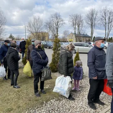 Oddali puszki, otrzymali sadzonki