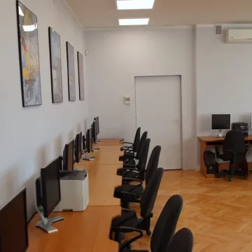 Pracownia informatyczna II LO w Radomsku przeszła generalny remont