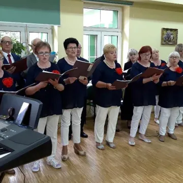 „Serce Matki’. Koncert dla pensjonariuszy Domu Pomocy Społecznej w Radomsku