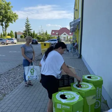 Oddali puszki, otrzymali sadzonki i zioła