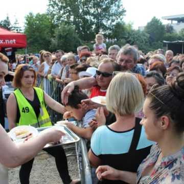 Dni Radomska 2016: Urodzinowy tort od miasta. FOTO