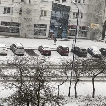 W Radomsku biało. Uważajcie na drogach i chodnikach!