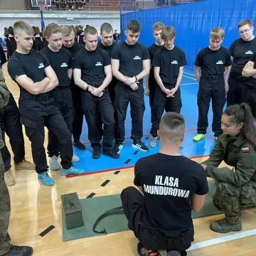 Uczniowie klas mundurowych z Radomska uczestniczyli w manewrach WOT