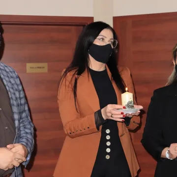 Betlejemskie Światło Pokoju dociera do urzędów i instytucji w Radomsku