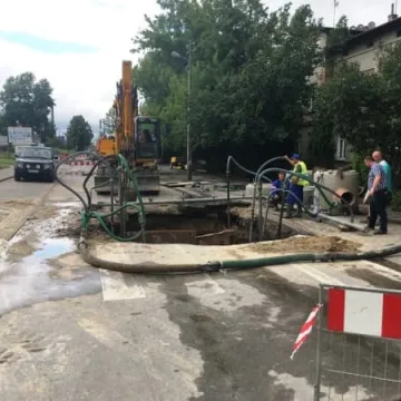 Dziura na ul. Krasickiego w naprawie