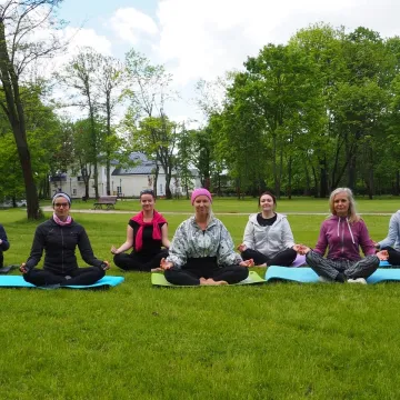 Mamy ćwiczyły jogę