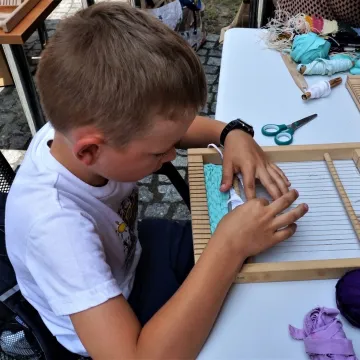 „Tkanie na ramkach” w muzeum w Radomsku