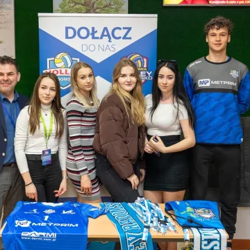 Elektryk kusił ósmoklasistów