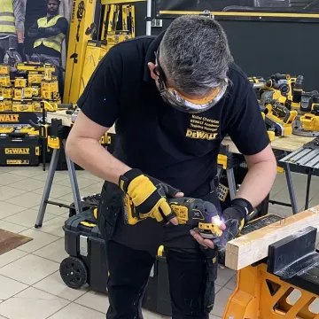 Akademia DeWalt w „Mechaniku”. Prestiżowy program tylko dla 10 szkół w kraju