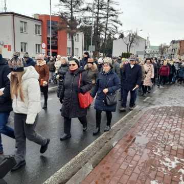 [WIDEO] Orszak Trzech Króli 2025 w Radomsku. „Kłaniajcie się królowie!”