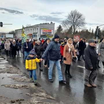 [WIDEO] Orszak Trzech Króli 2025 w Radomsku. „Kłaniajcie się królowie!”