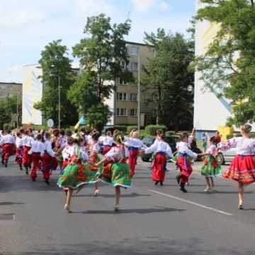 Kolorowa parada artystów z Cypru, Ukrainy i Polski
