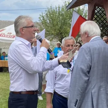 W Sudzinku otwarto nową drogę. Wstęgę przecinał m.in. wicemarszałek Sejmu RP