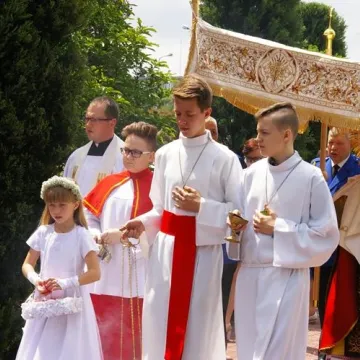 Boże Ciało w Radomsku. Z powodu epidemii procesje wokół kościołów